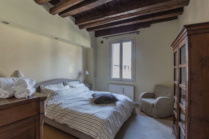 Room 6 of 24