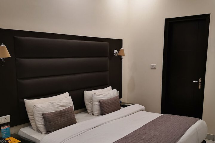 Room 32 of 98