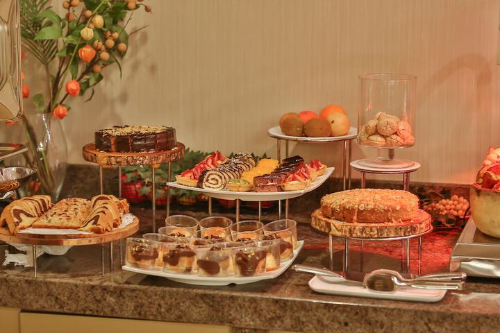 Breakfast/Coffee Service 77 of 133