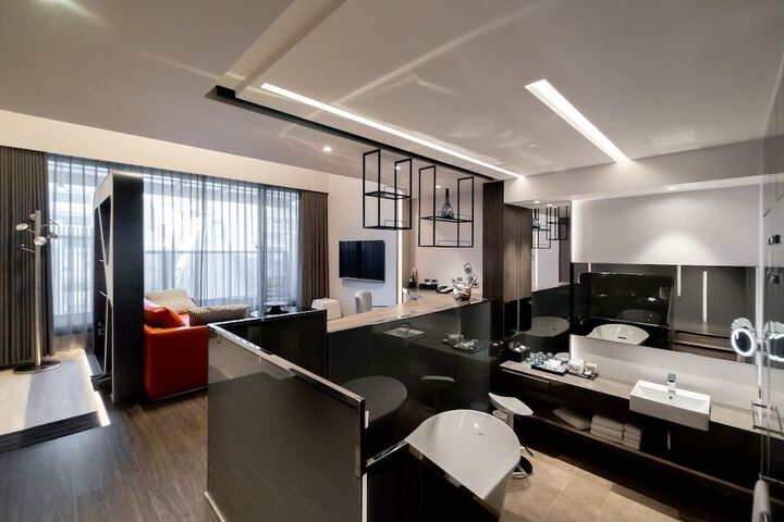 Room 46 of 82