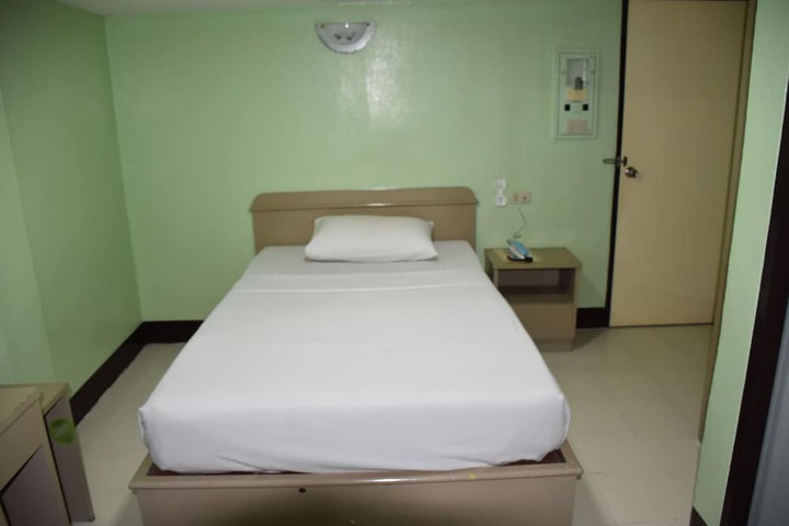 Room 26 of 82