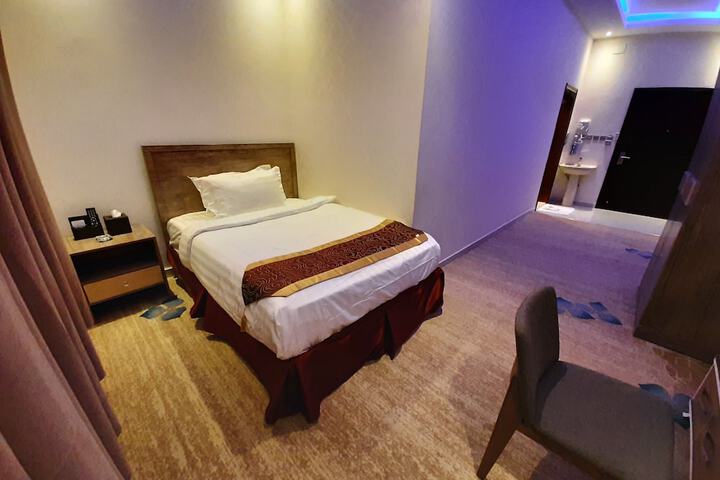Room 4 of 65