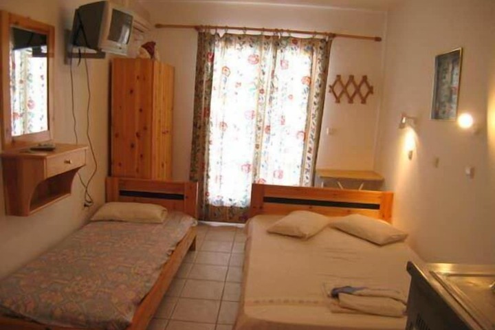 Room 2 of 33