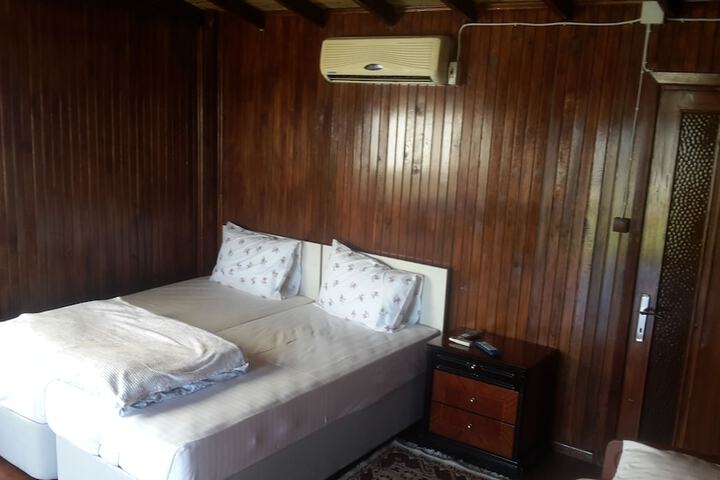 Room 2 of 5