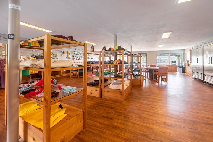 Gift Shop 105 of 130