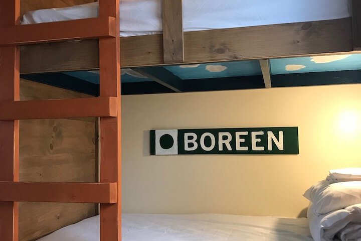 Room 8 of 18