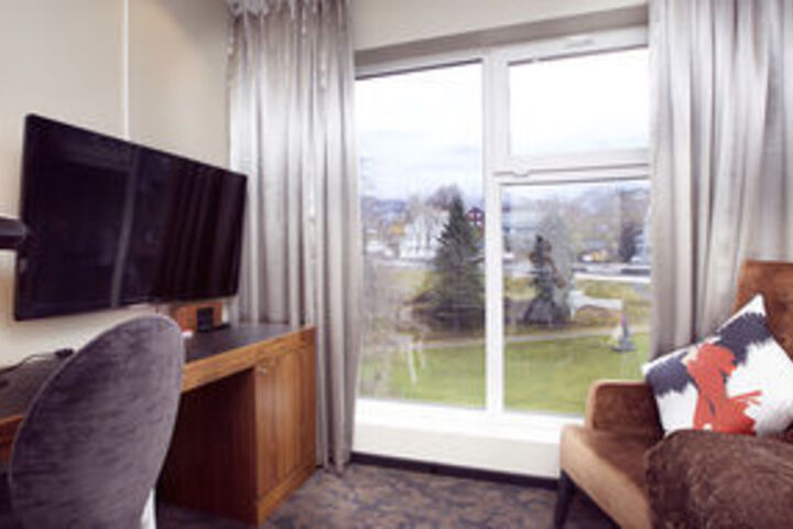 Room 10 of 18