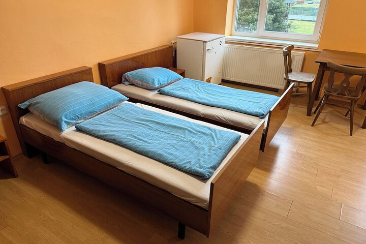 Room 2 of 25
