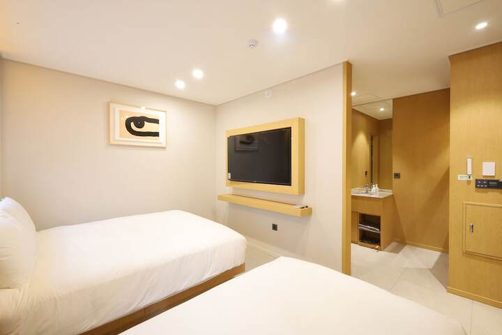 Room 30 of 75