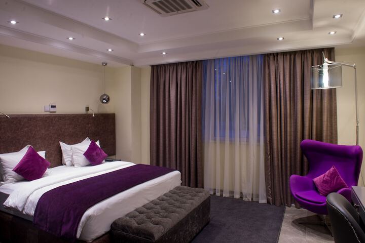 Room 8 of 33