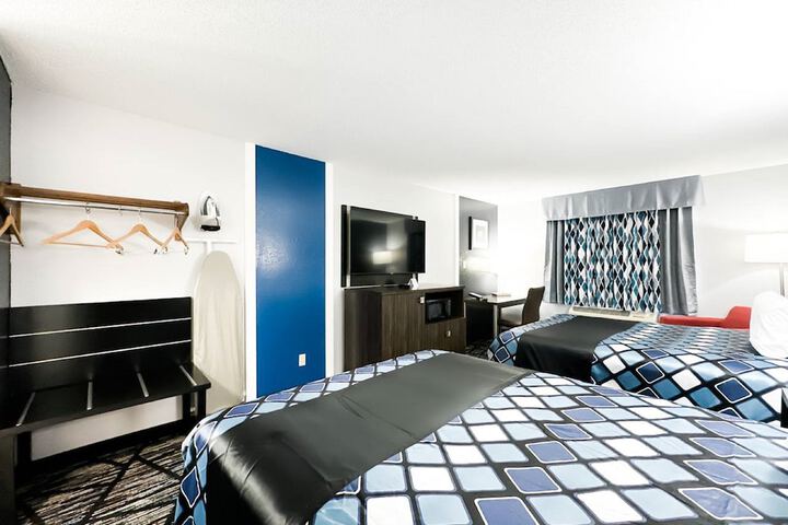 2 Queen Beds (1 of 7)