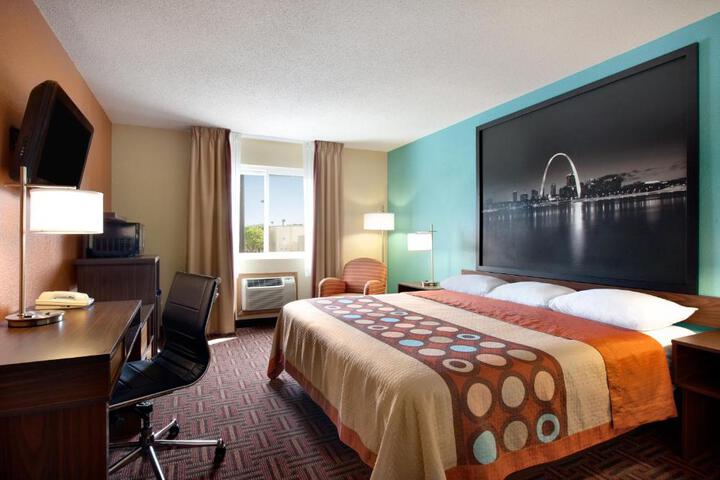 1 Queen Bed Accessible Room (6 of 13)