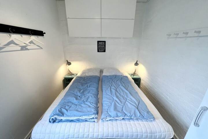 Room 4 of 41