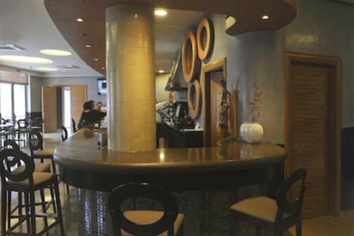 Lounge 42 of 55