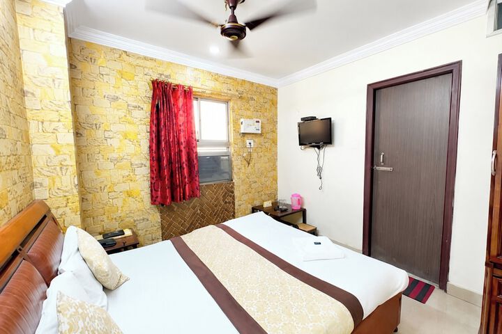 Room 2 of 9