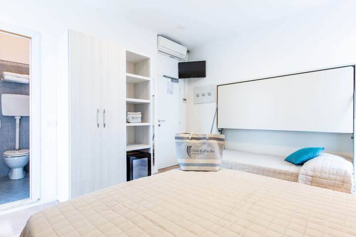 Room 46 of 114