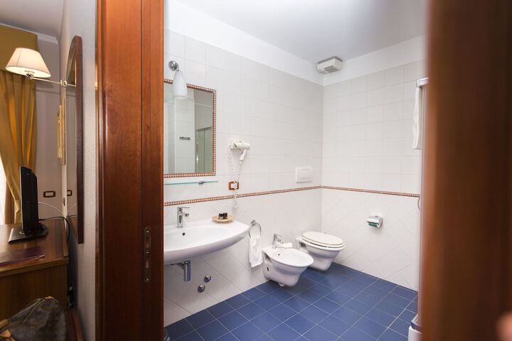 Room 8 of 36