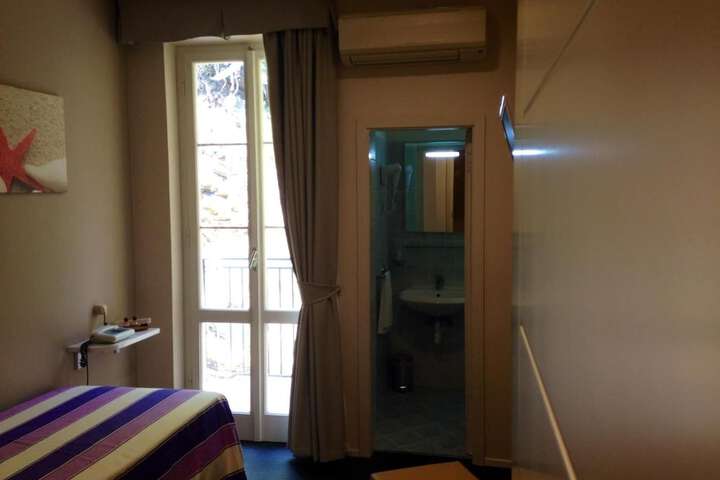 Room 21 of 82