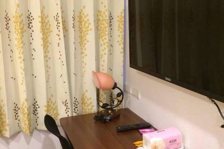 Room 9 of 16