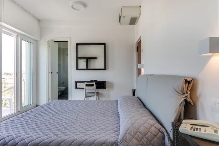 Room 16 of 30