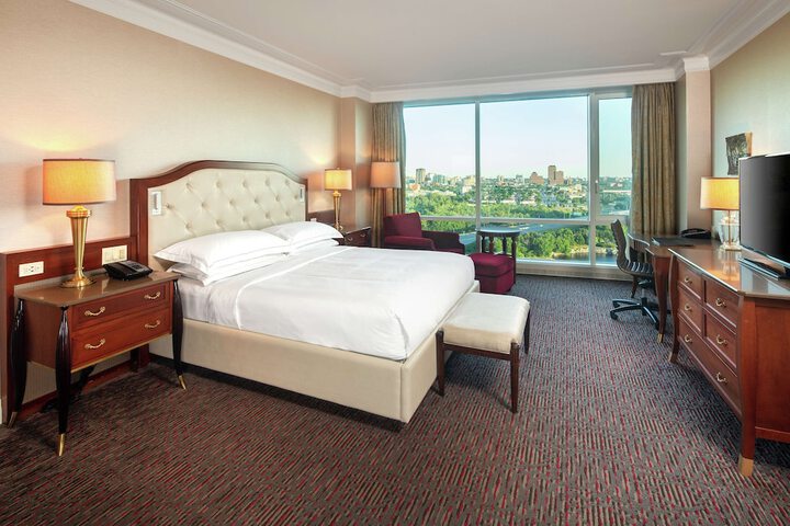 1 King Bed Lake View (30 of 69)