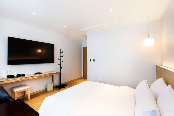 Room 6 of 30