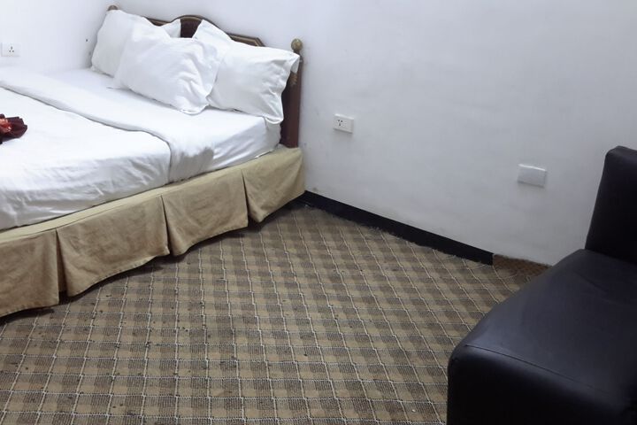 Room 24 of 28