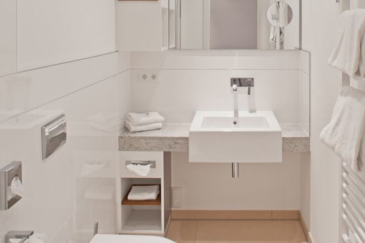 Room 16 of 33