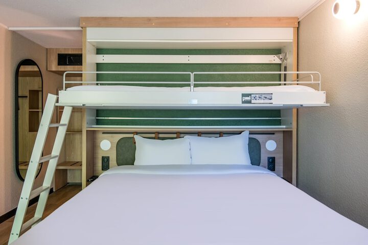 Room 15 of 42