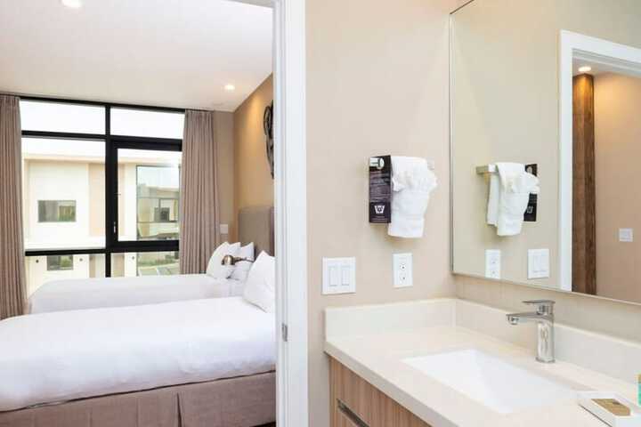 Room 93 of 107
