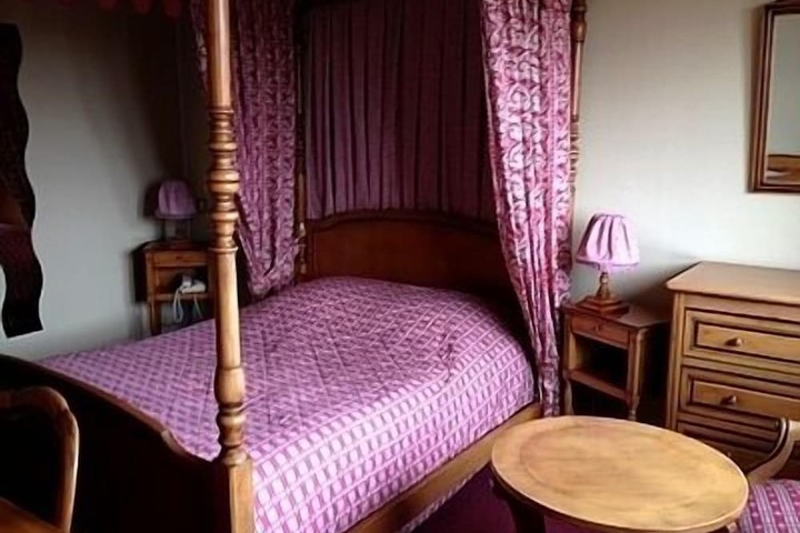 Room 5 of 38