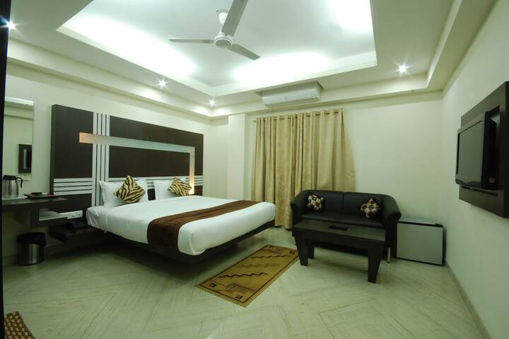 Room 4 of 25