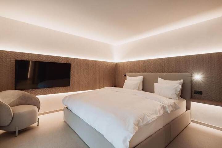 Room 9 of 56