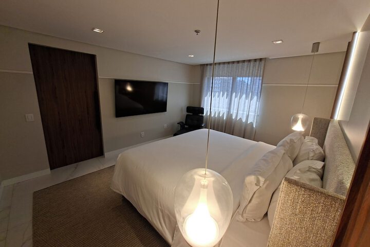 Room 33 of 100