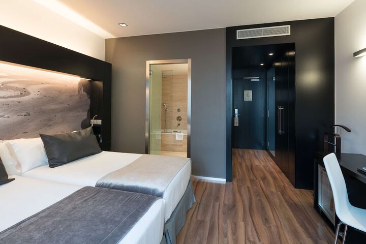 Room 25 of 92