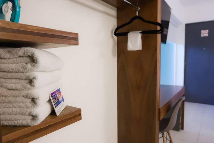 Room 8 of 37