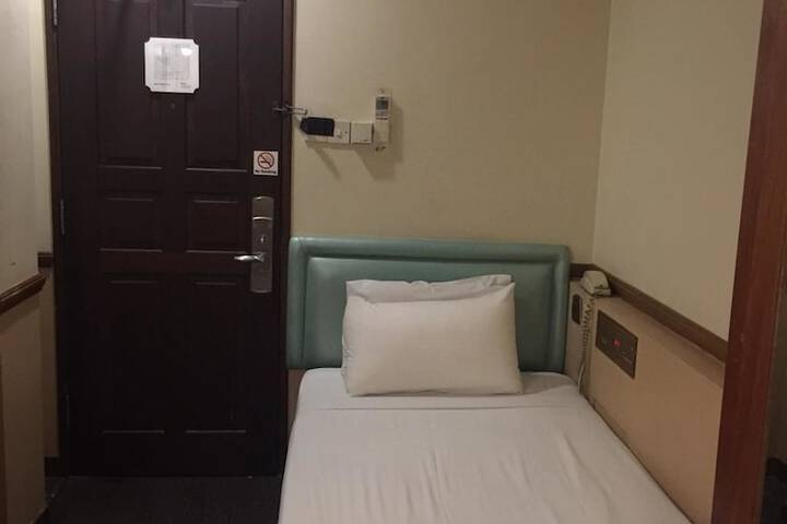 Room 37 of 61