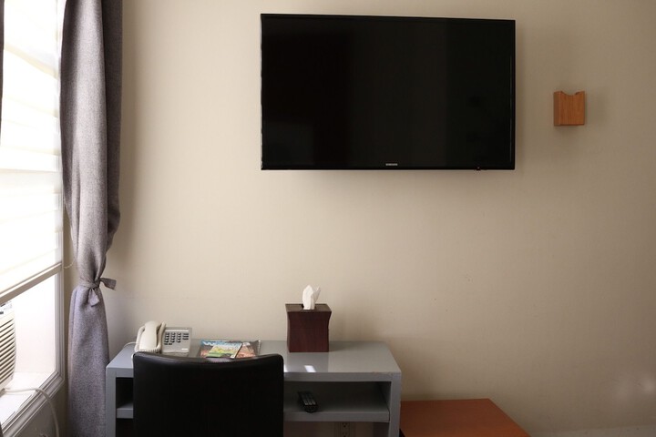 Room 6 of 32