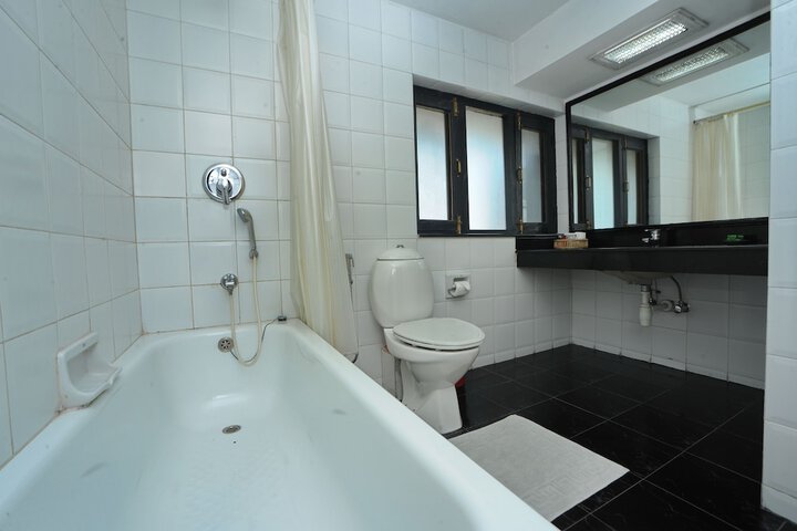 Room 10 of 26