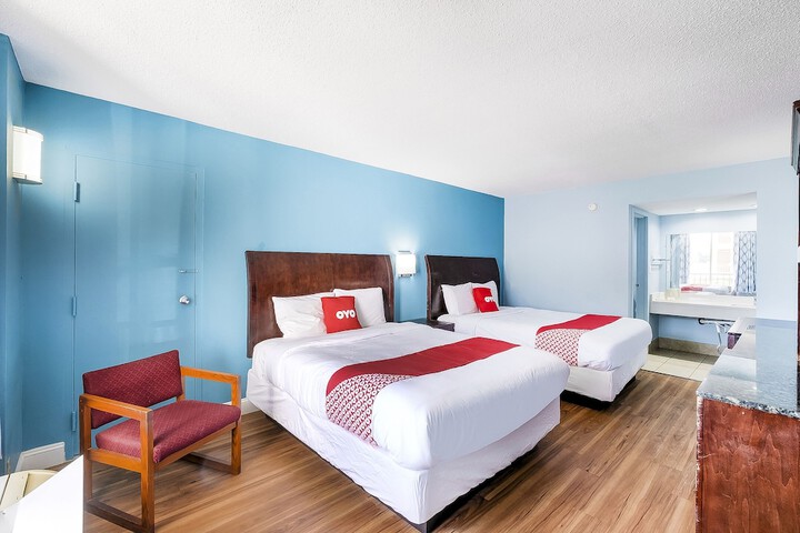 2 Queen Beds (5 of 7)