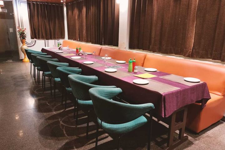 Dining 30 of 31