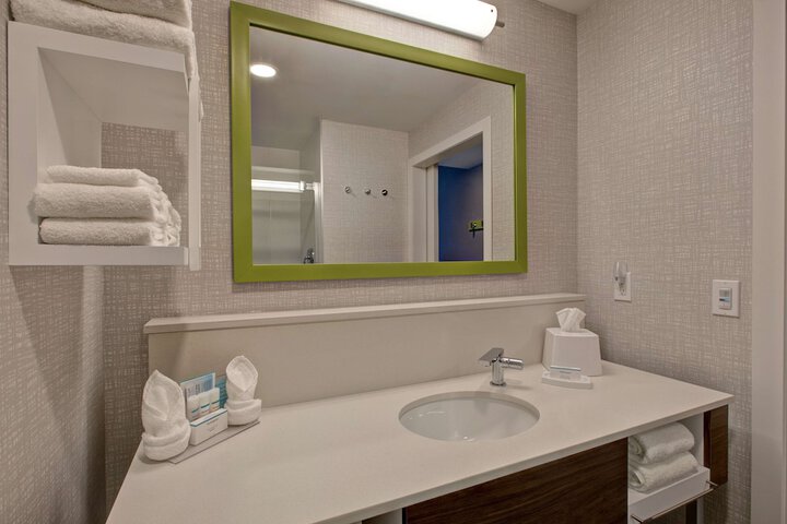 2 Queen Mobility Accessible with Tub (18 of 18)