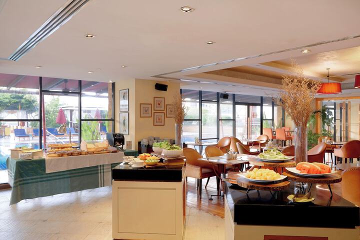 Breakfast area