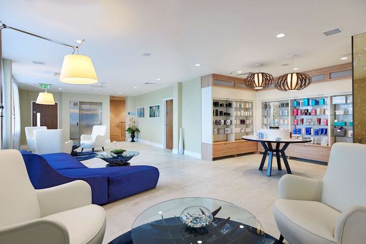 Lounge 90 of 117