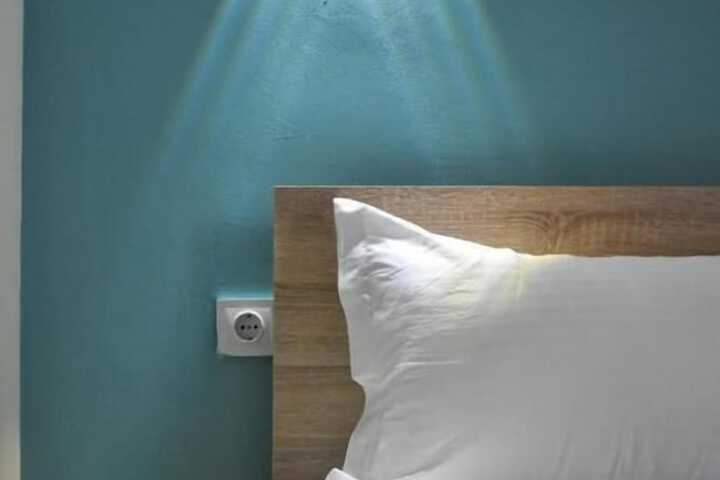 Room 8 of 16