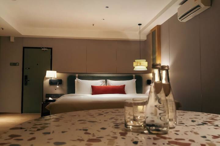 Room 26 of 105