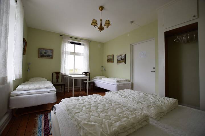 Room 22 of 46