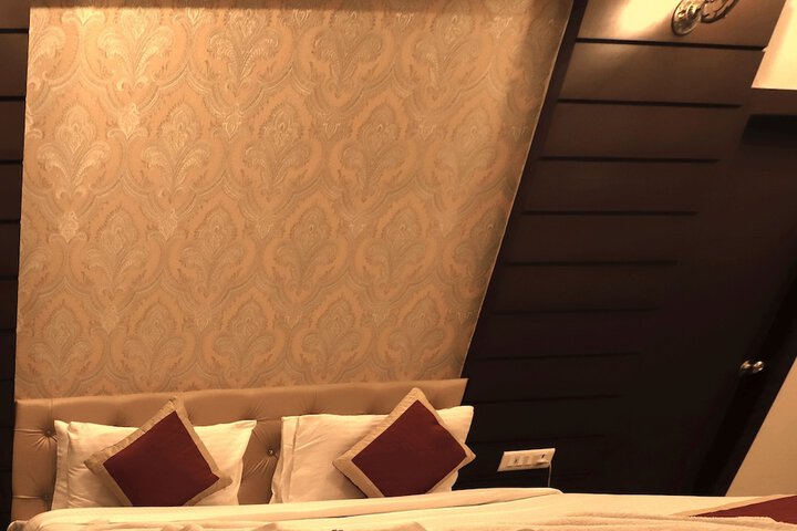 Room 6 of 27