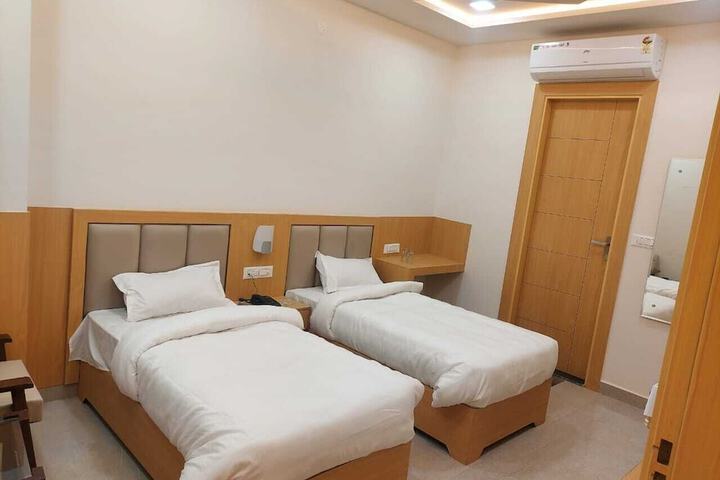 Room 26 of 43