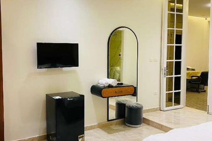 Room 52 of 74